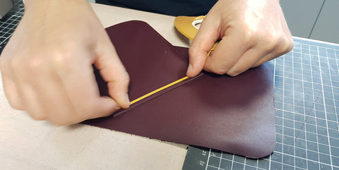 DIY pochette téléphone en cuir