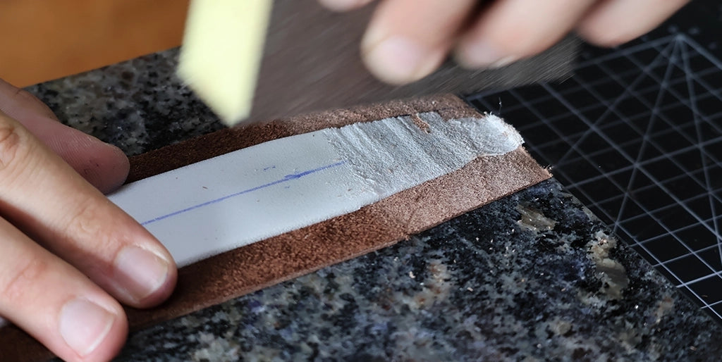 poncer le parage de la mousse