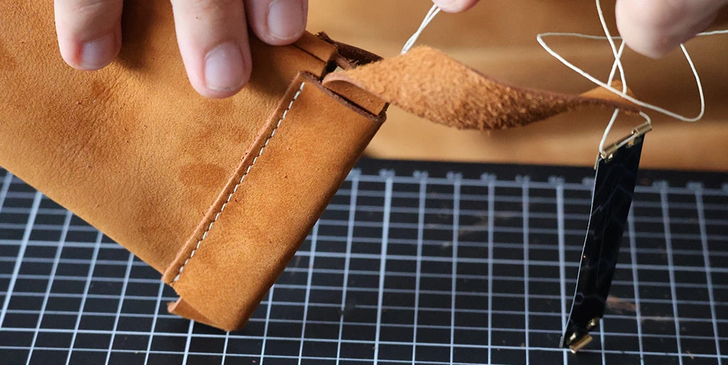 tutoriel étui à lunettes en cuir fermoir clic clac