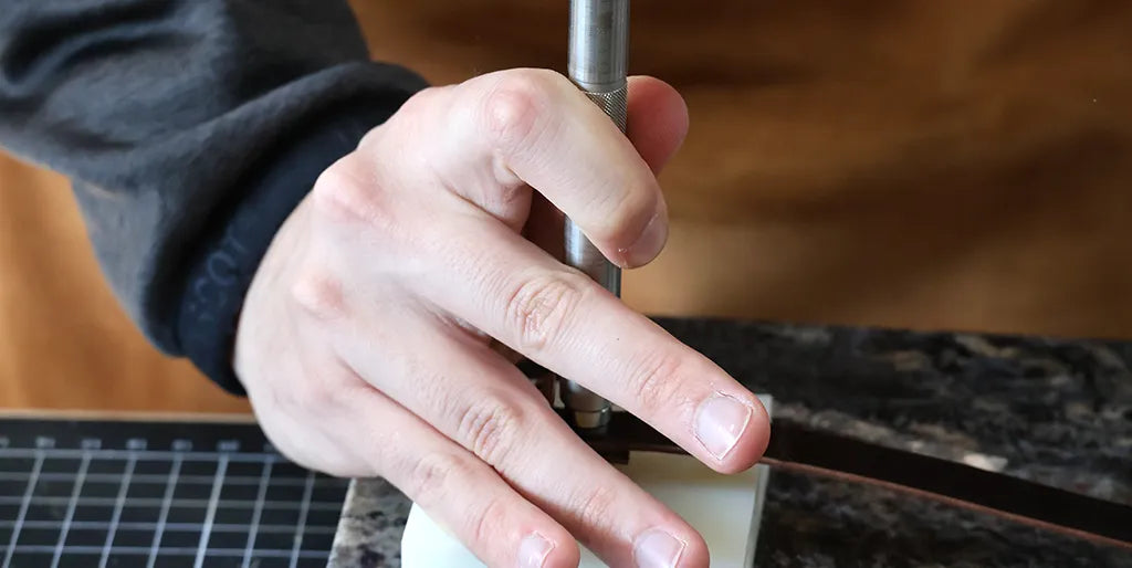 Setting rivets