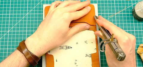 Tuto porte-passeport en cuir