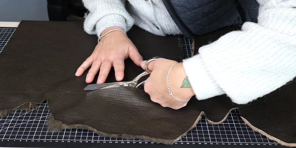 Découpe du cuir au ciseau