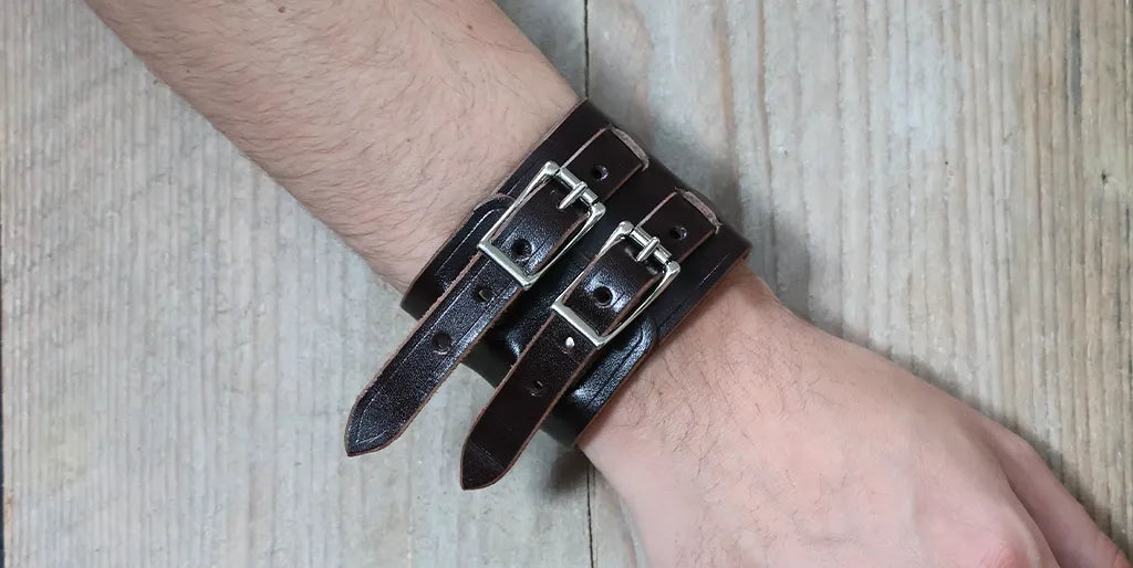 Men's bracelet model
