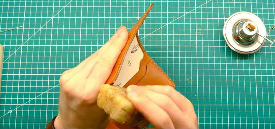 Tuto porte-passeport en cuir