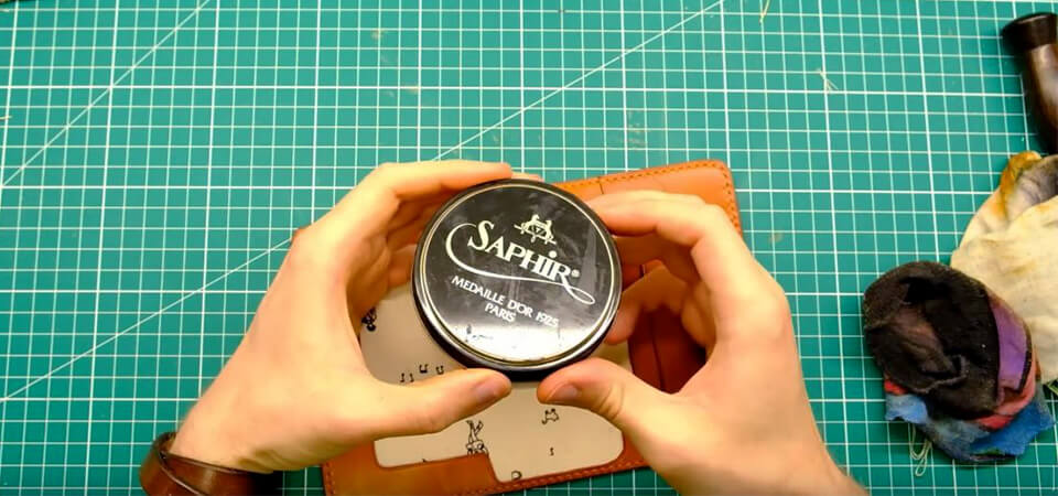 Tuto porte-passeport en cuir