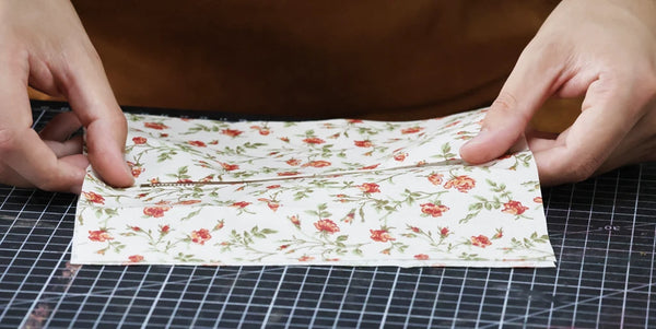 Glue the pocket onto the zipper
