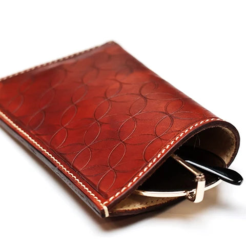 étui à lunettes en cuir avec repoussage tutoriel