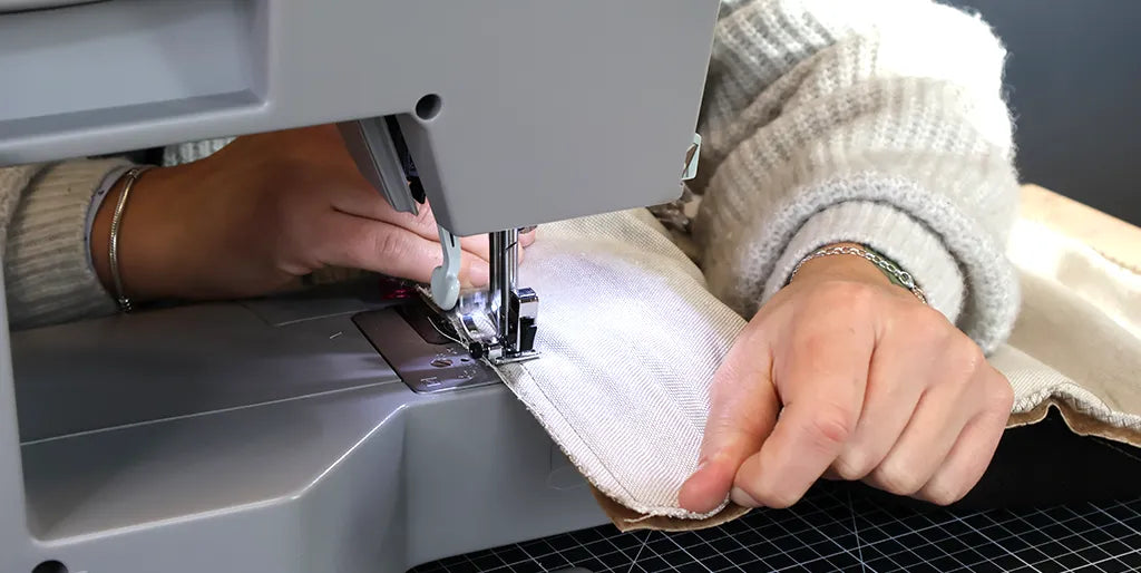 Coudre le tour de l'avant et l'arrière