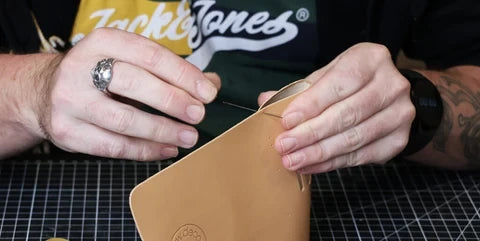 coser uma bolsa de couro