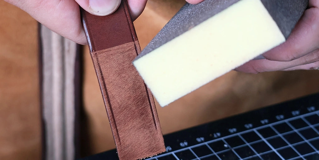 poncer fleur cuir adhérence colle