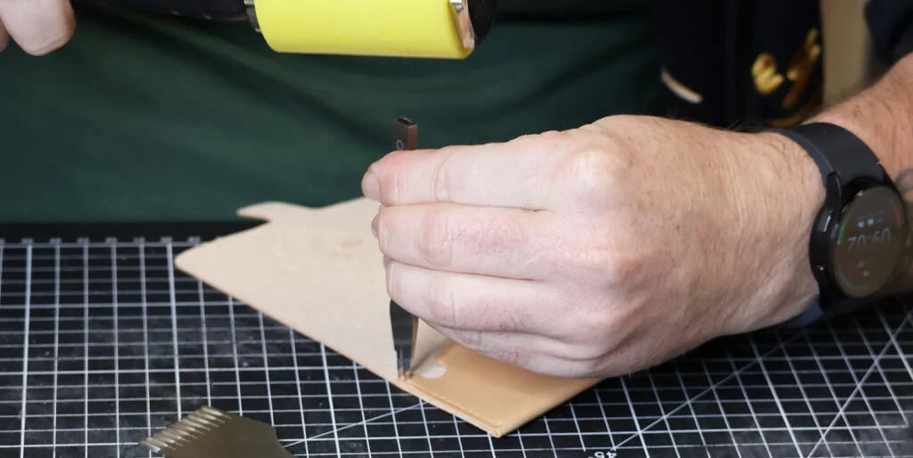 coser uma bolsa de couro
