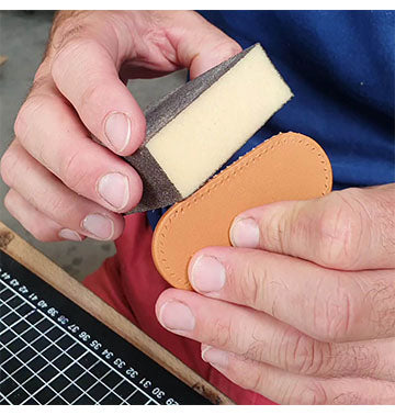 travail des tranches du cuir