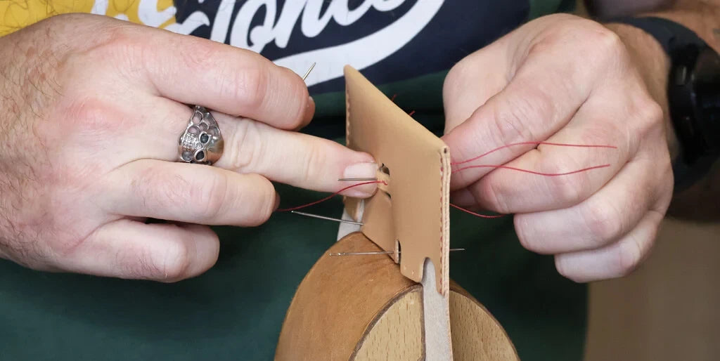 coser uma bolsa de couro