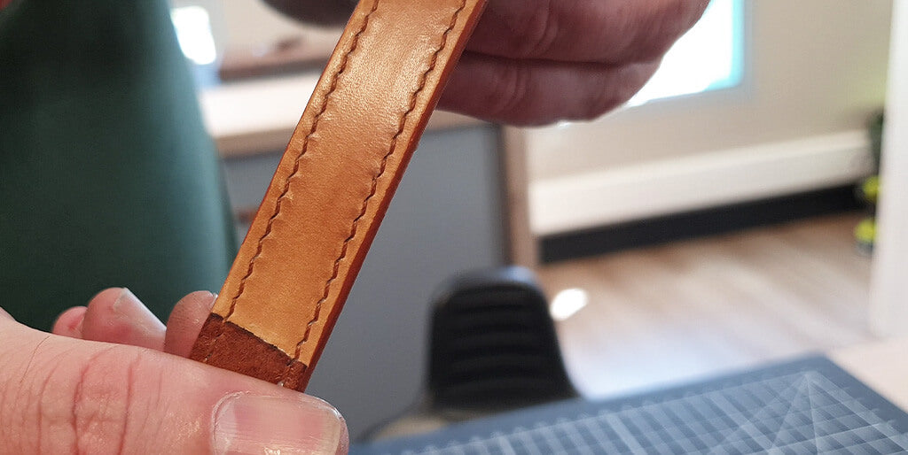 protéger le côté doublure du bracelet de montre avec une gomme de finition