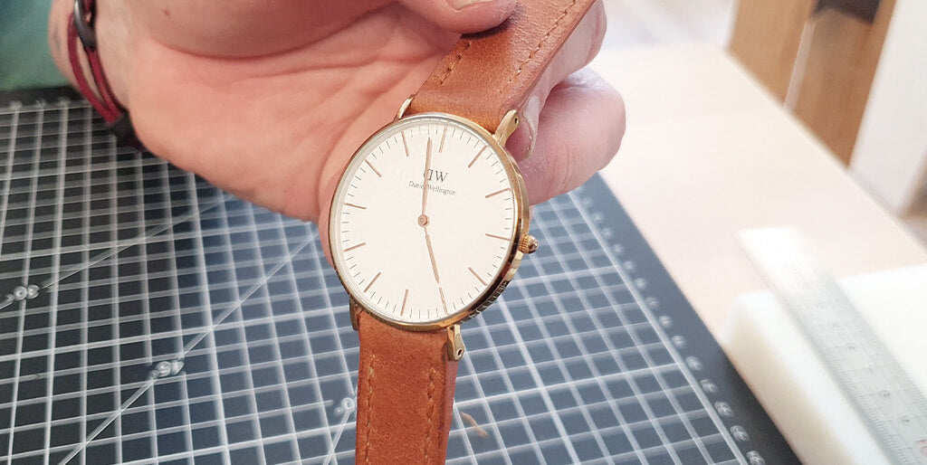 attacher le bracelet au boitier e faire les trous