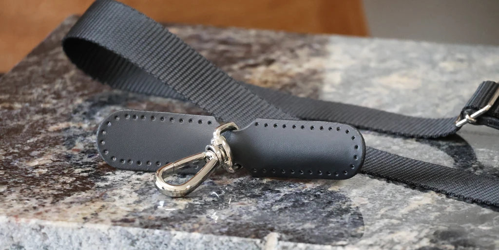 Inserire accessori nei passanti