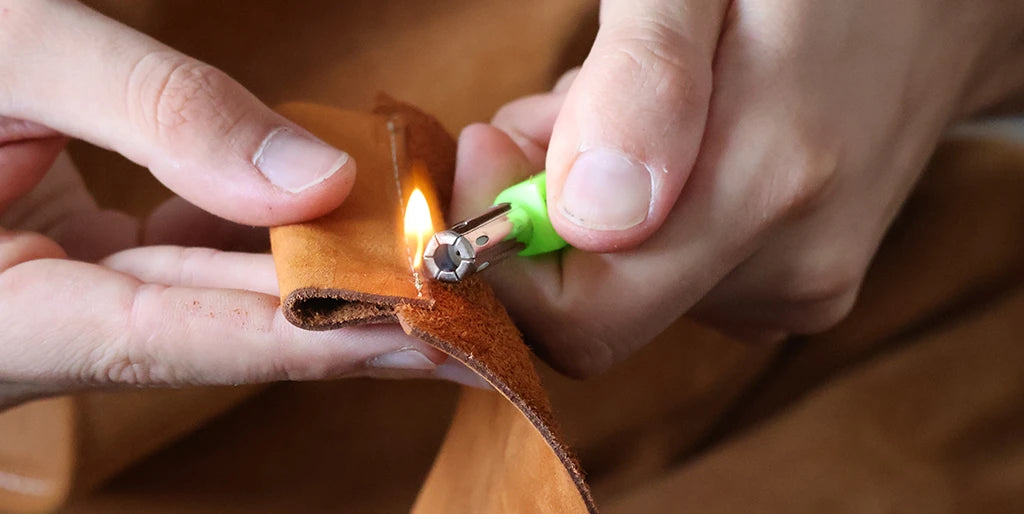 terminer couture cuir étui lunettes
