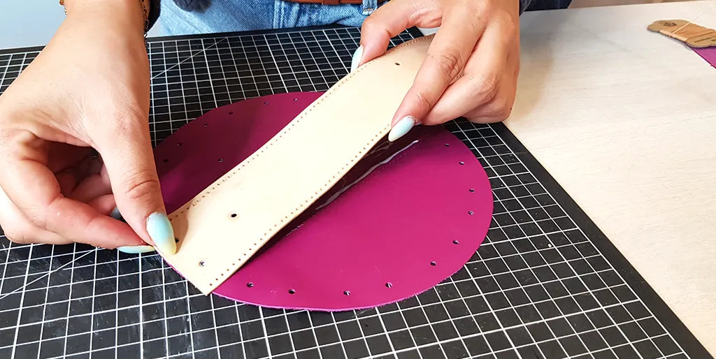 coller languette bourse cuir