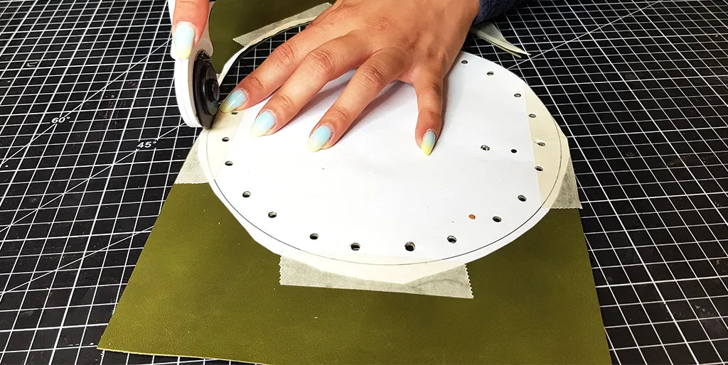 découpe bourse cuir