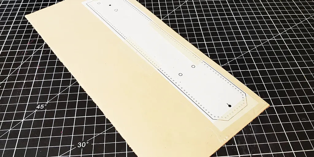 découpe languette bourse cuir