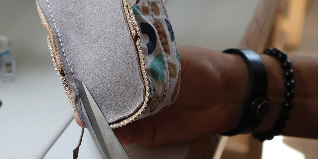 couper surplus cuir chaussons bébé