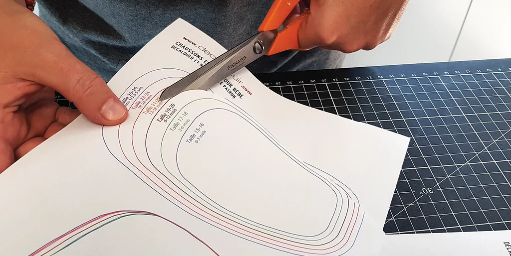 decoupe patron chaussons cuir bebe