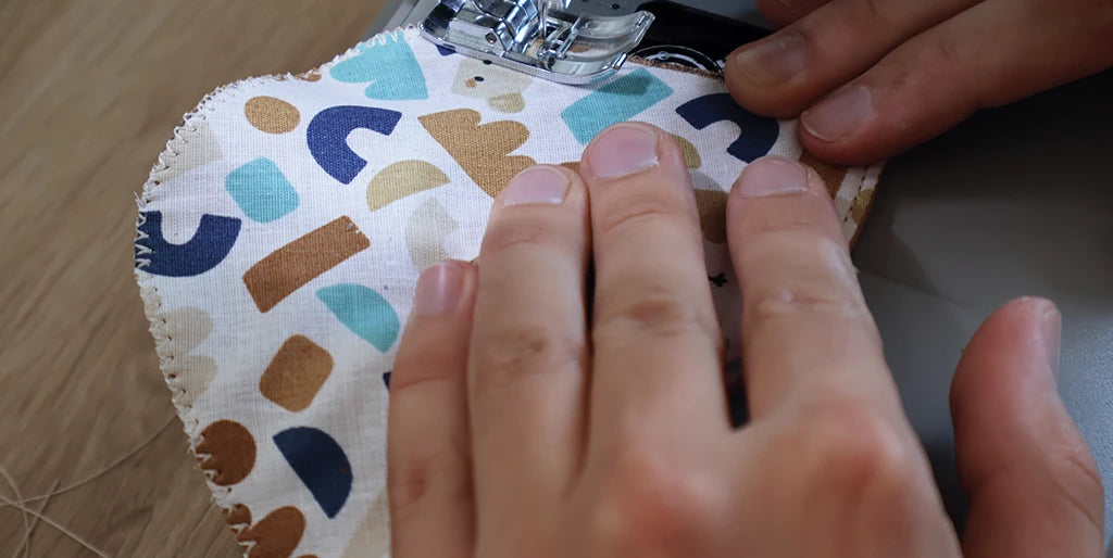 point zig zag couture chaussons bébé