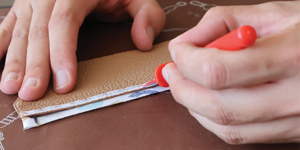 collage talon chaussons en cuir bébé