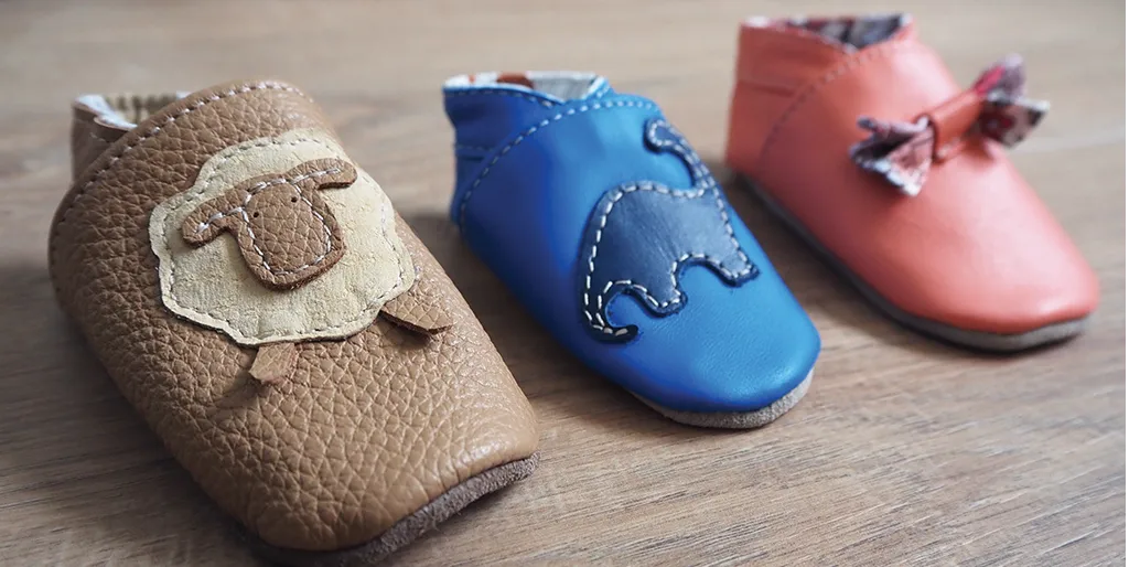 personnalisation chaussons cuir bebe