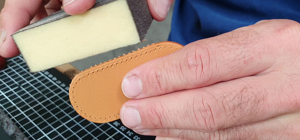 Guide couture d'angle du cuir