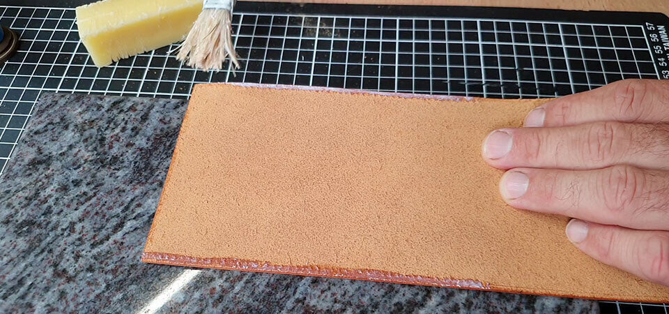 Guide couture d'angle du cuir