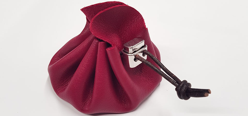bourses en cuir avec stop lacet