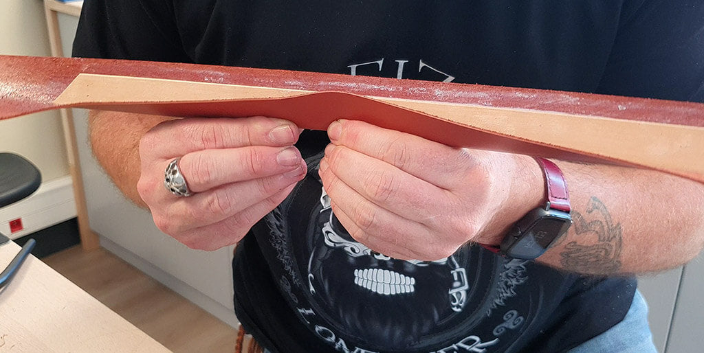 rabattre cuir lanière