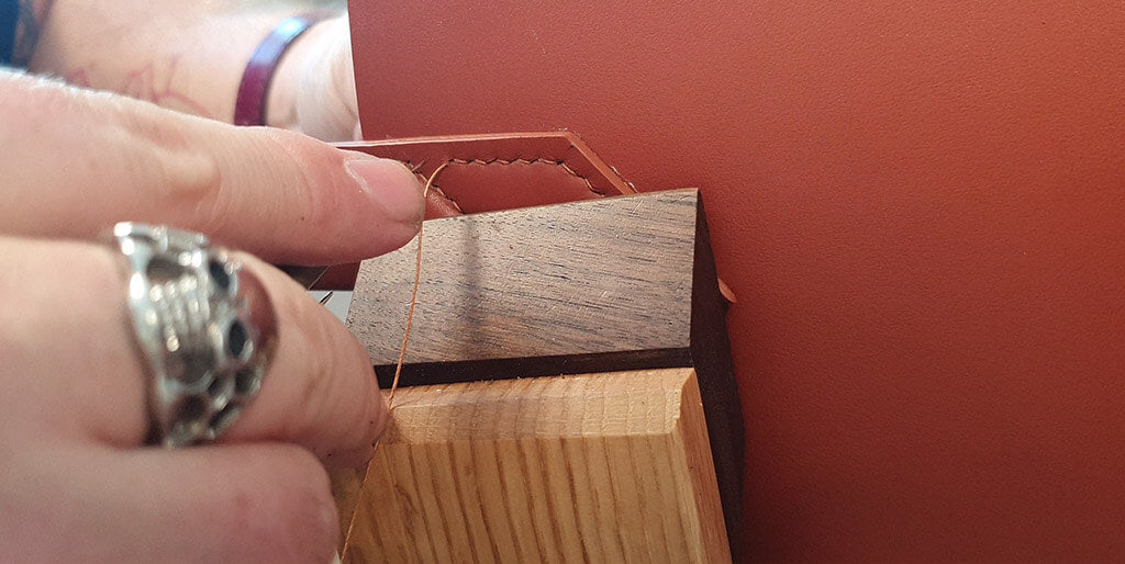 couture lanière cuir