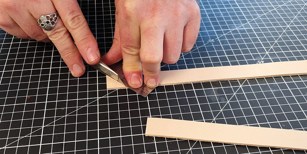 laniere plate en cuir