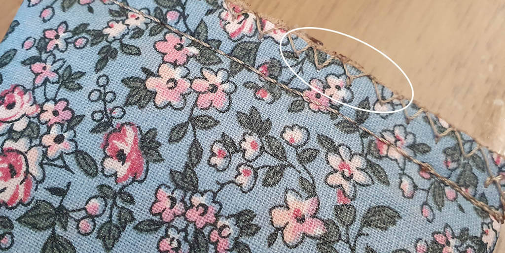 point zig zag côté trousse