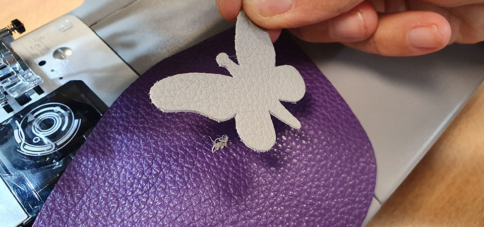 couture motif chausson bébé cuir